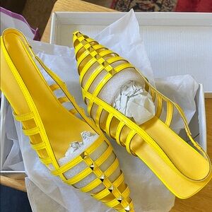 Chic Yellow Strappy Heels